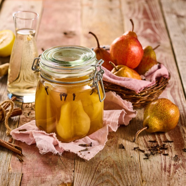 Nakládané hrušky s bílým vínem