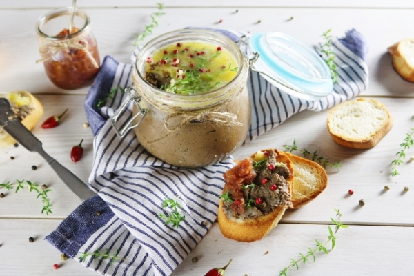 Paštika z divočiny s jablečným chutney