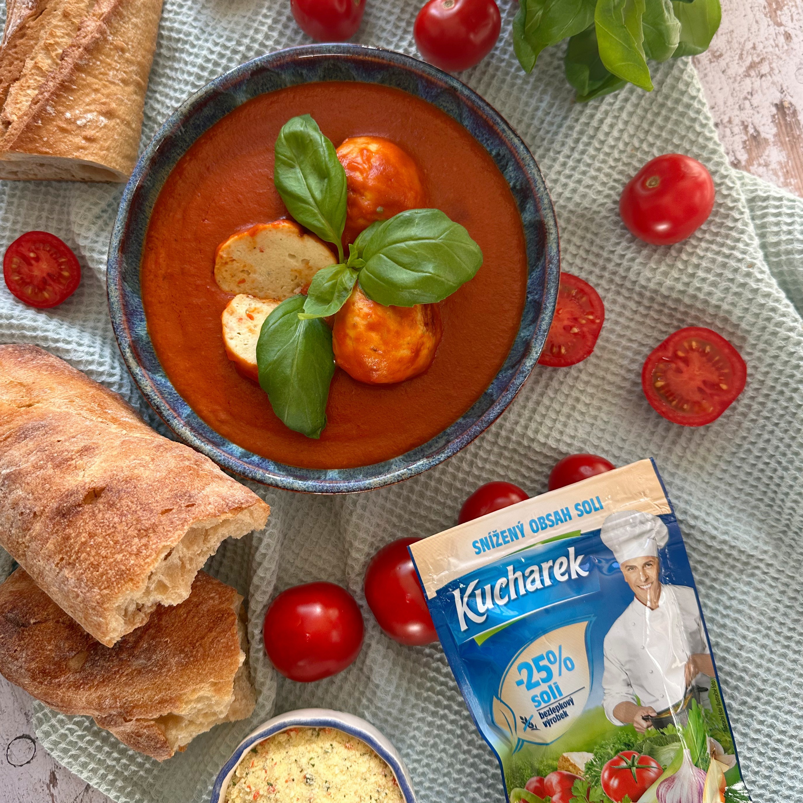 Kuřecí kuličky v rajčatové omáčce