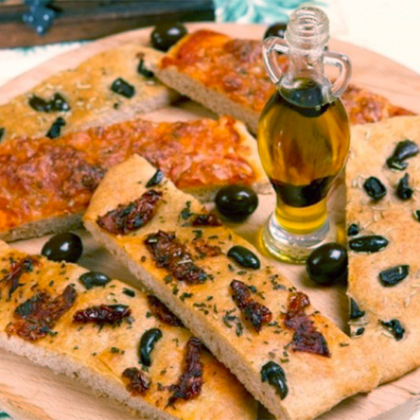 Pizza pečivo s olivami a sušenými rajčaty