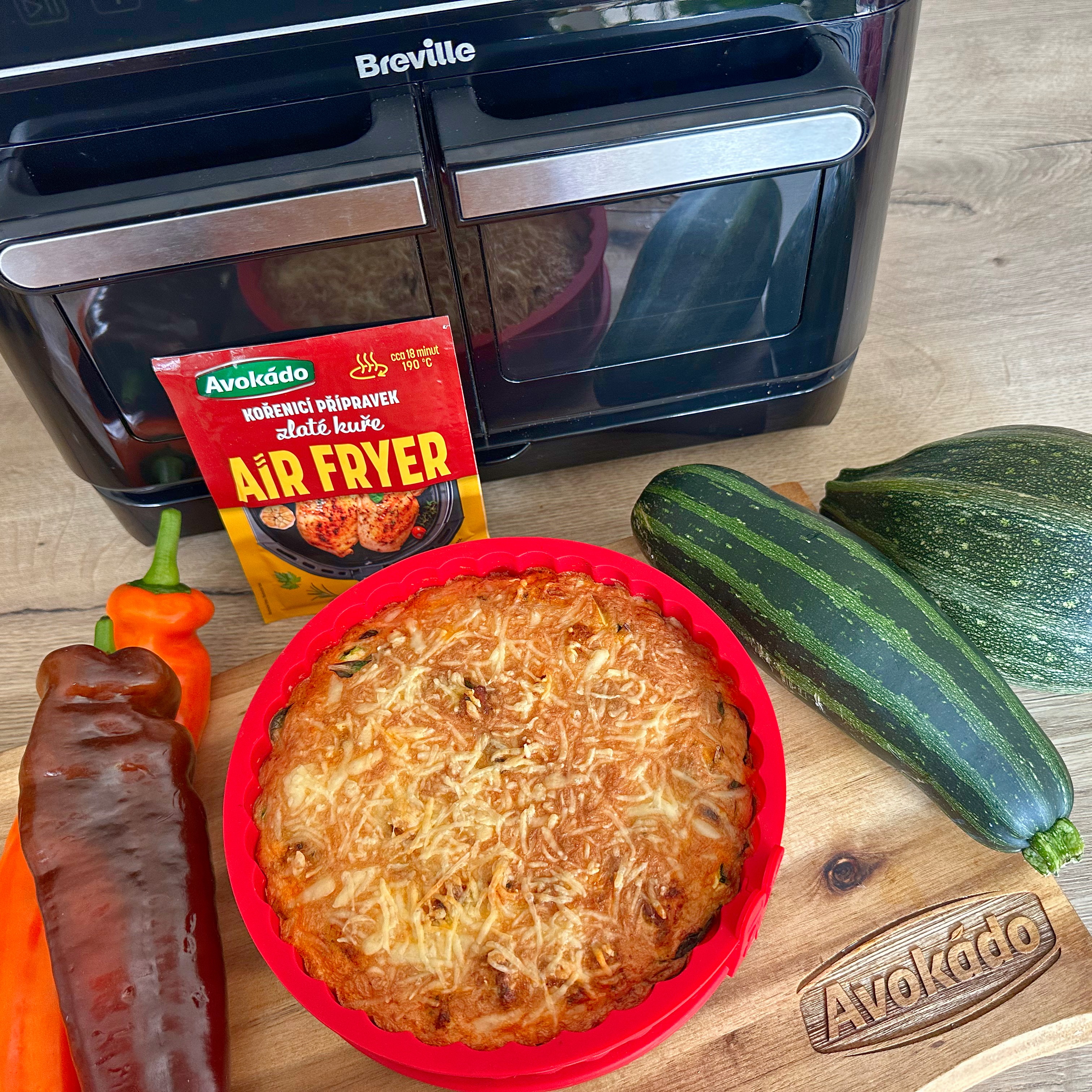 Vaječná frittata s kuřetem, zeleninou a sýrovou krustou