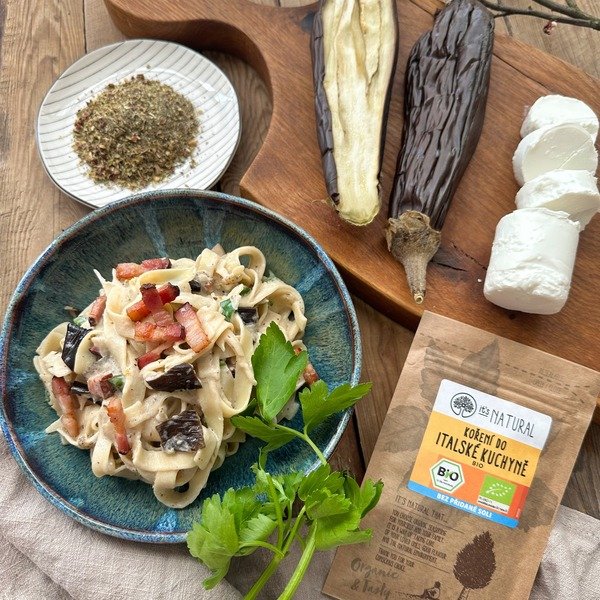 Pappardelle se slaninou, kozím sýrem a pečeným lilkem