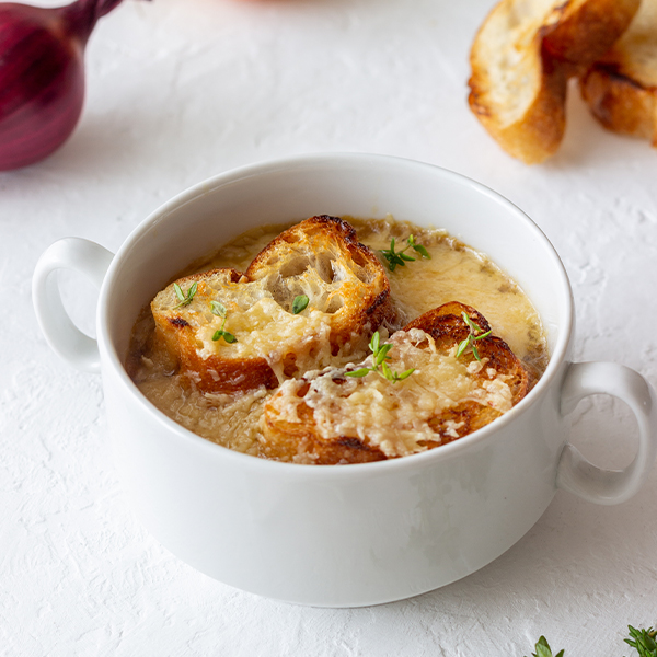 Francouzská cibulačka s toasty a sýrem